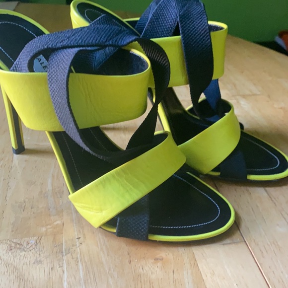 Balenciaga  PARIS sandals lemon color size 38.5 - Picture 3 of 8